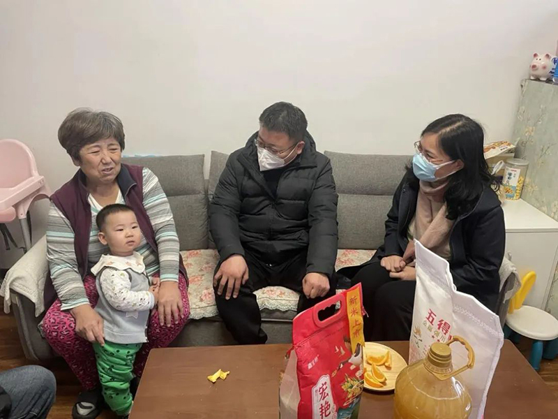 董事長參加“人大代表、政協(xié)委員走進(jìn)社區(qū)，開展居民議事協(xié)商”活動.jpg